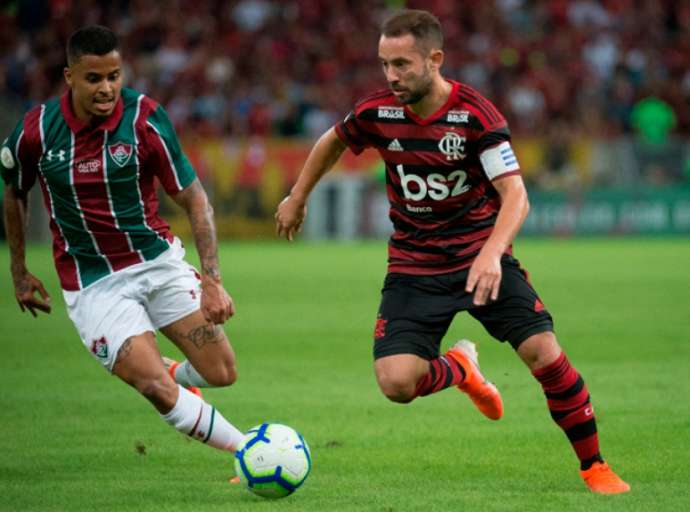 SBT TRANSMITE EM REDE NACIONAL JOGO ENTRE FLAMENGO E FLUMINENSE